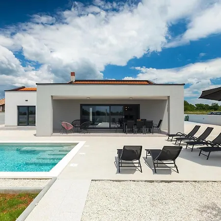 Esti Holiday home Pula