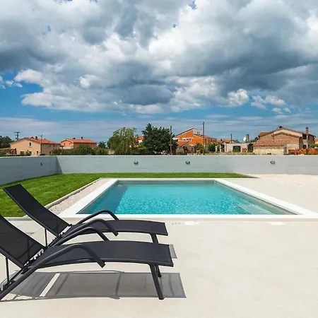 Esti Holiday home Pula