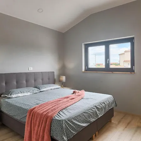 Holiday home Esti Pula