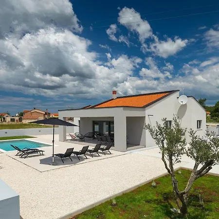 Holiday home Esti