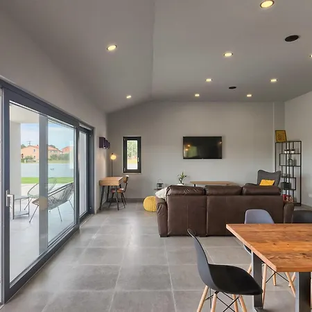 Esti Holiday home Pula