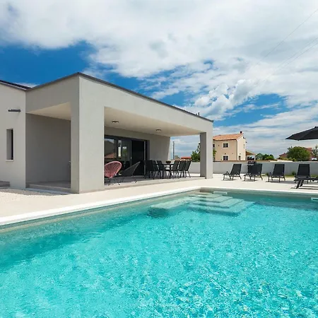 Holiday home Esti Pula