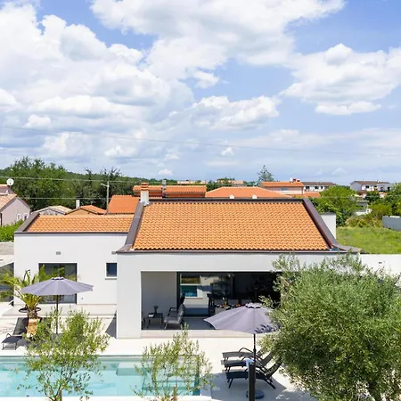 Holiday home Esti Pula